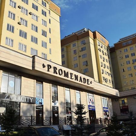 Yellow Apartment In The Center Of Бишкек Екстериор снимка