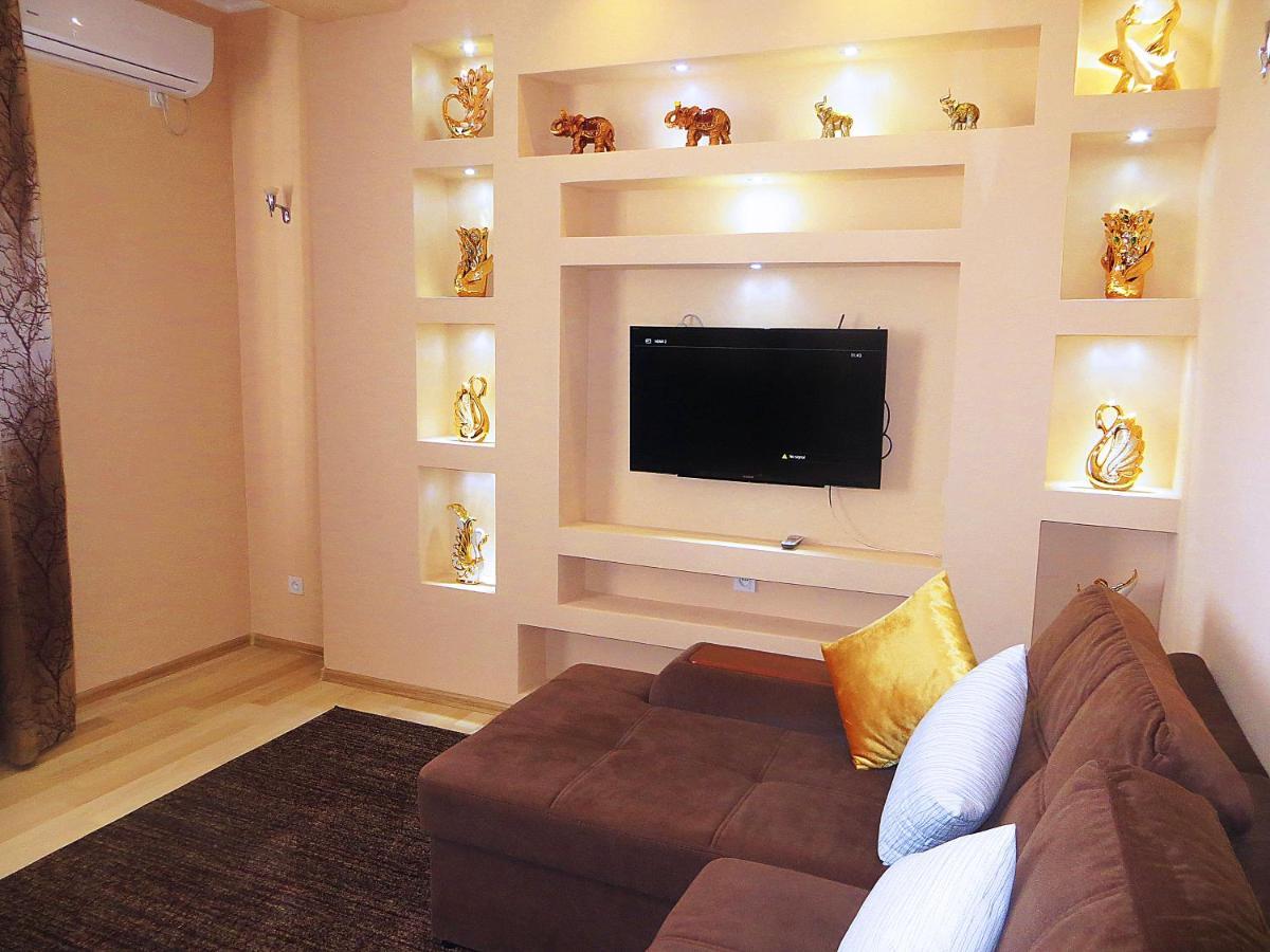 Yellow Apartment In The Center Of Бишкек Екстериор снимка