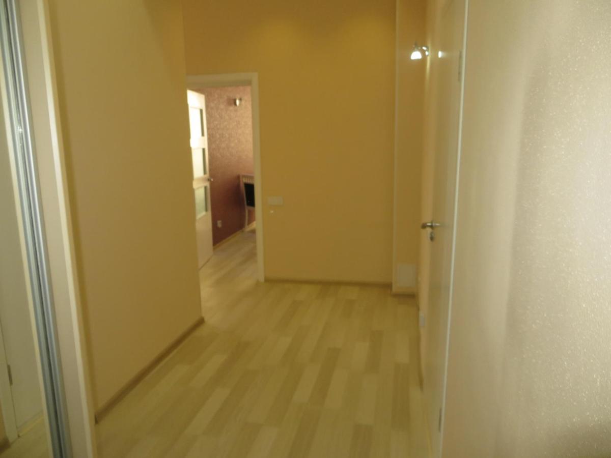 Yellow Apartment In The Center Of Бишкек Екстериор снимка